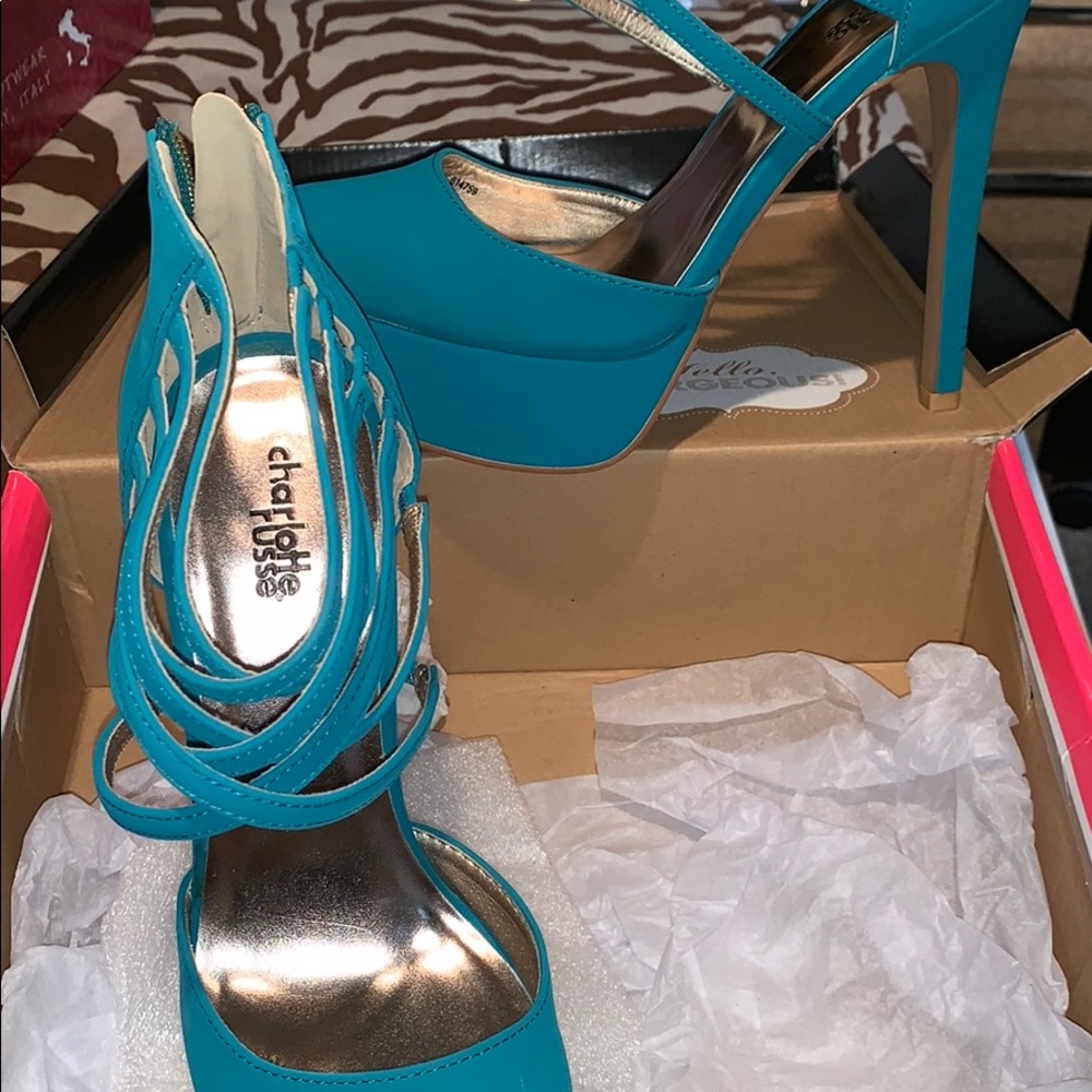 Heels - Picture 2 of 2